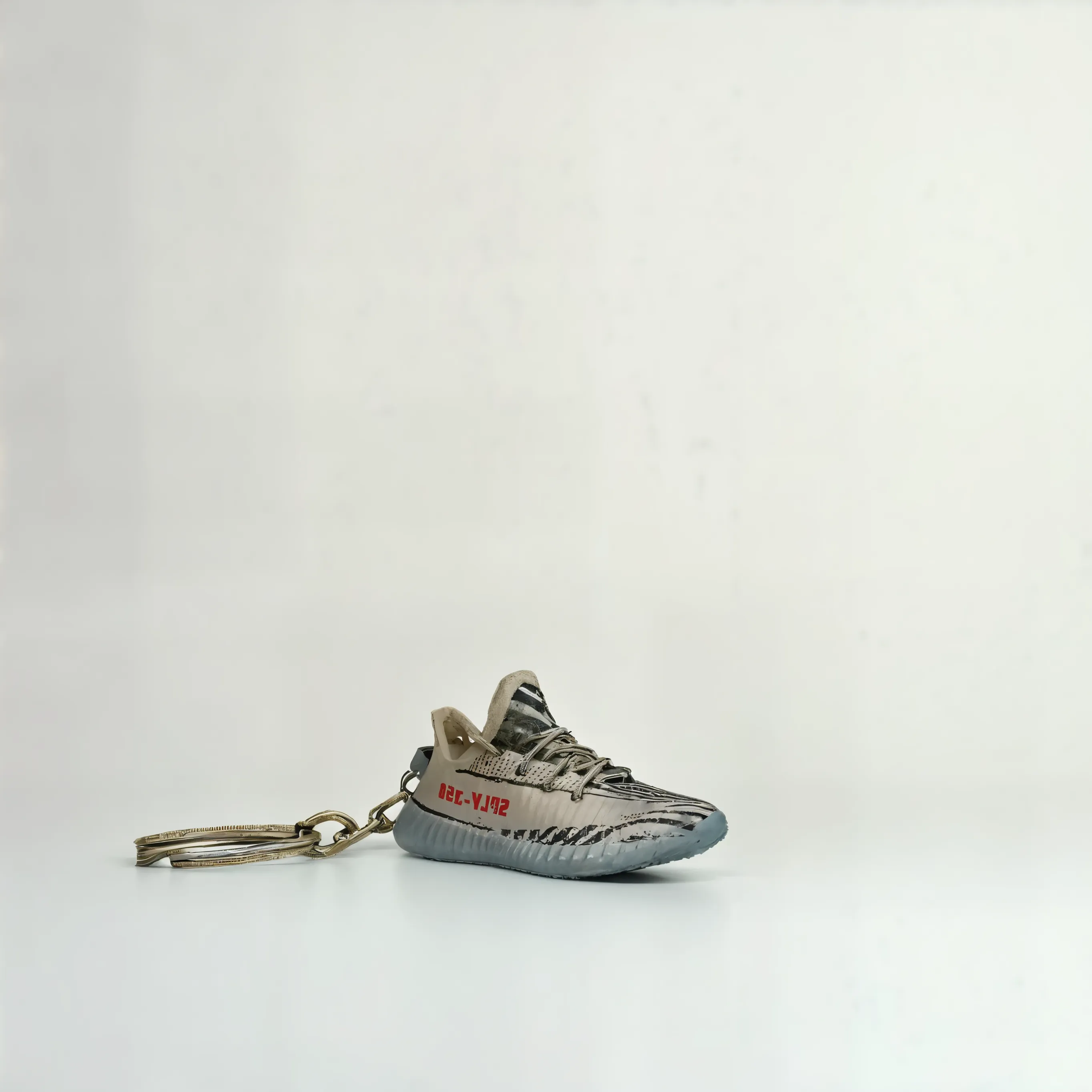 Single MiniSneakers Beluga - Side View