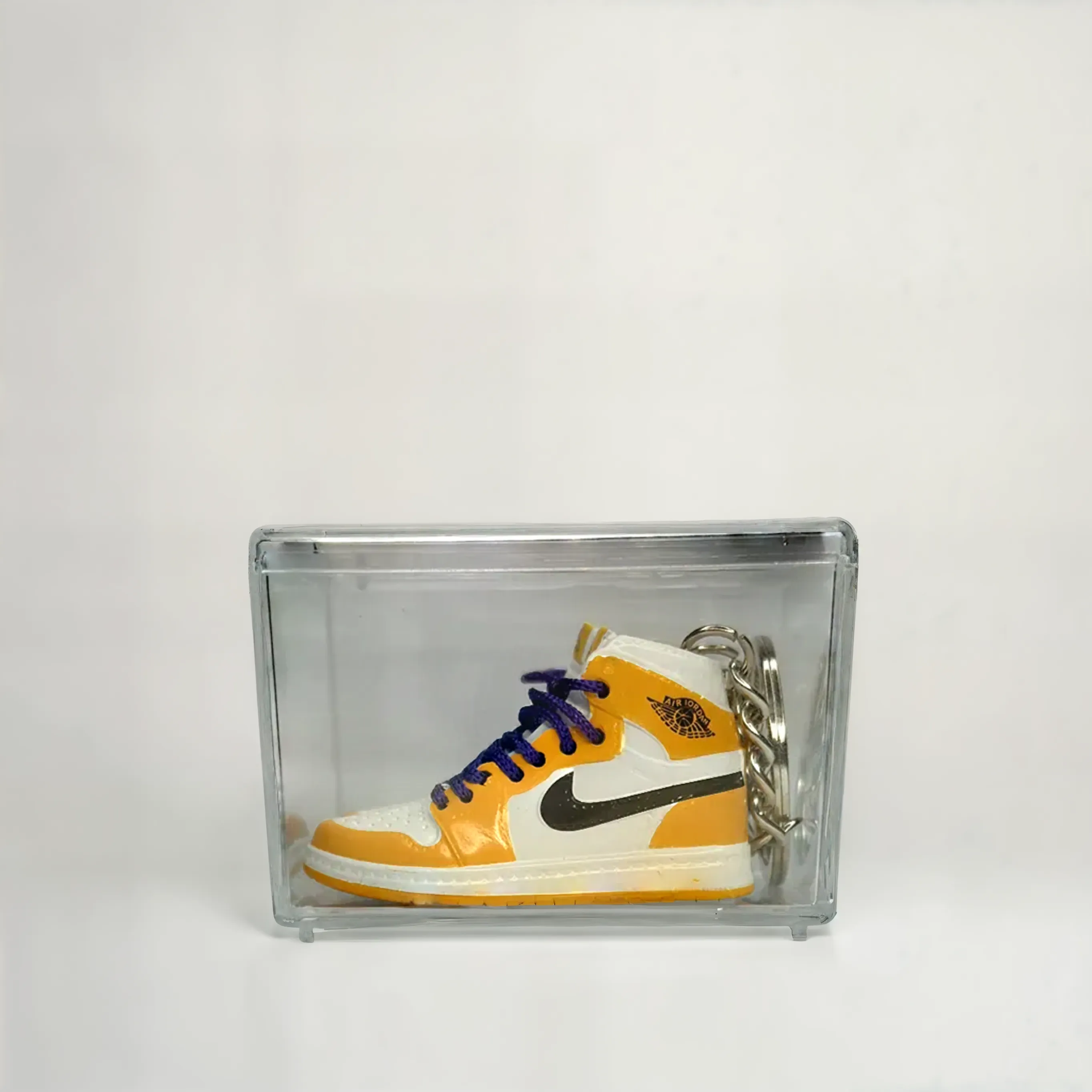 Single MiniSneakers Mid Lakers - Glass Box View