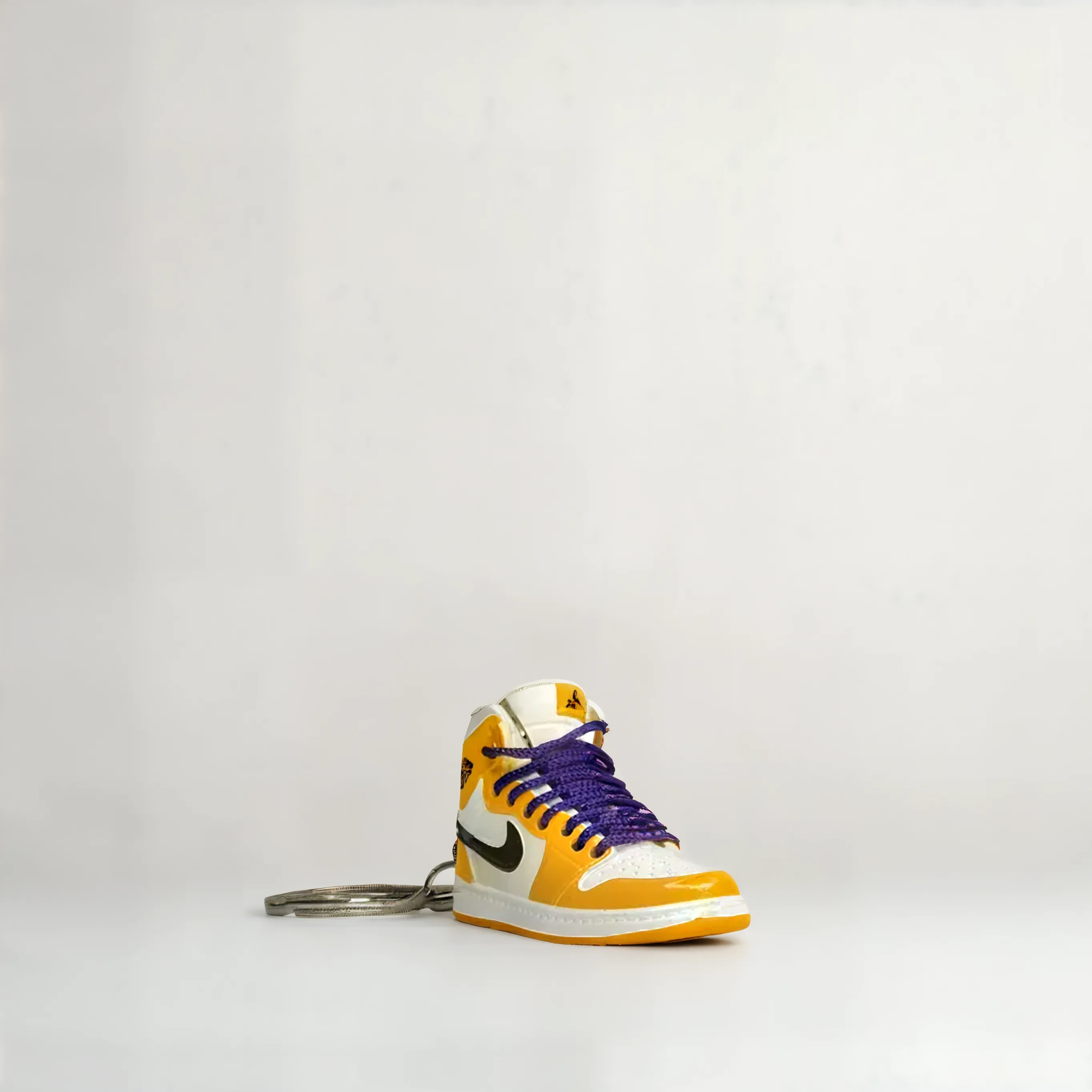 Single MiniSneakers Mid Lakers - Side View