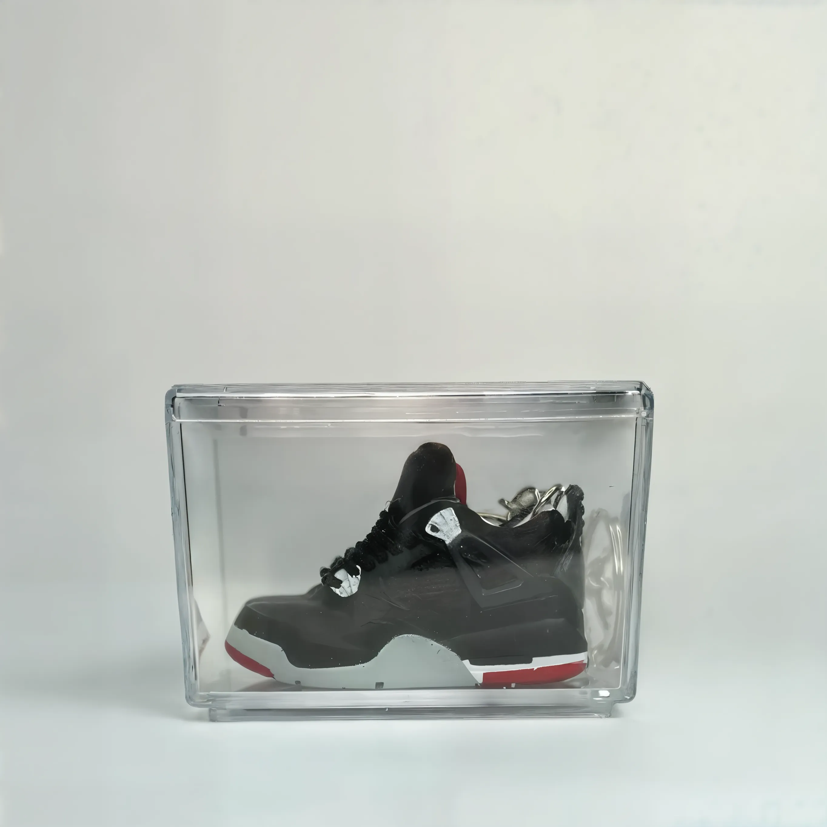 Single MiniSneakers Retro Bred - Glass Box View