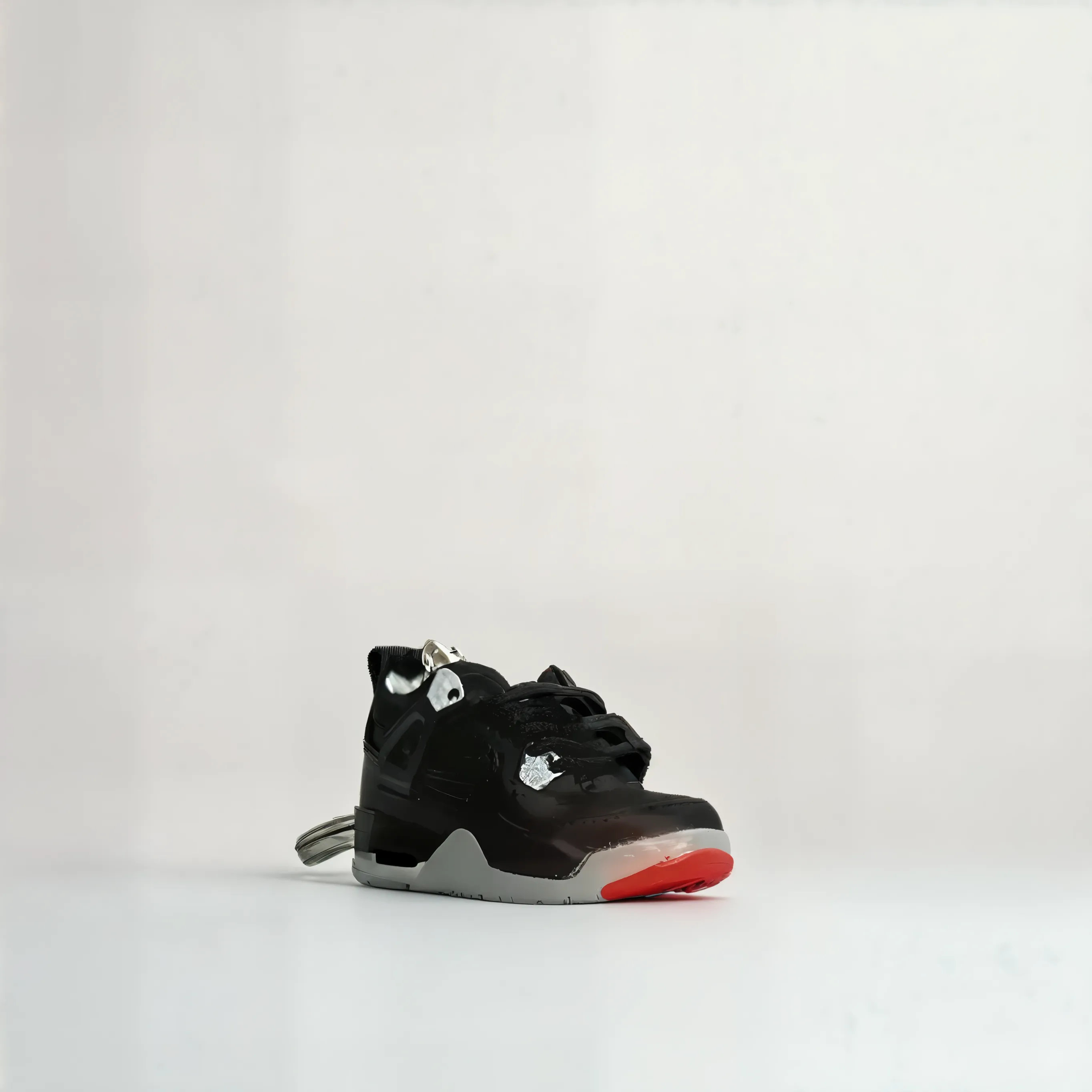 Single MiniSneakers Retro Bred - Side View