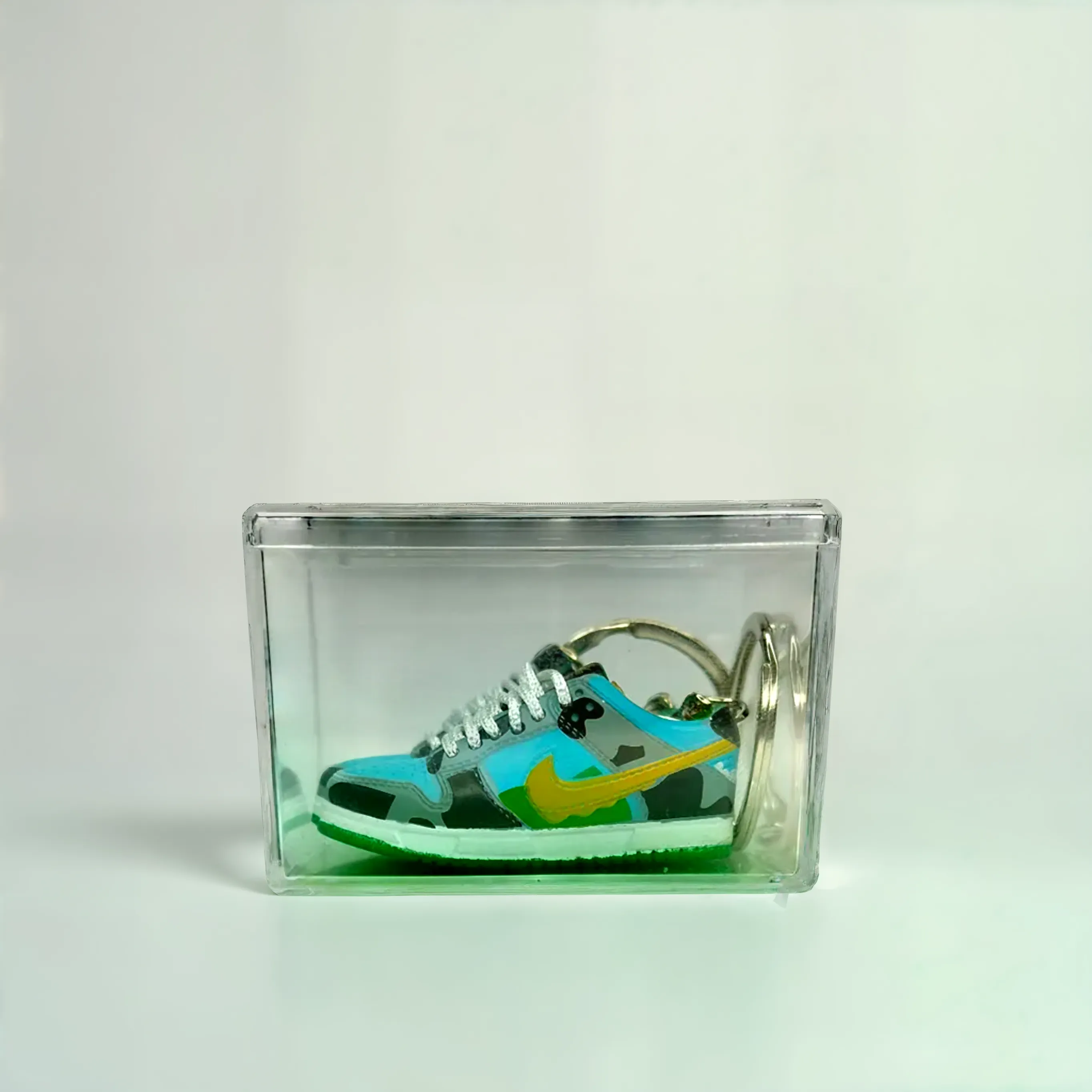 Single MiniSneakers Chunky Dunky - Glass Box View